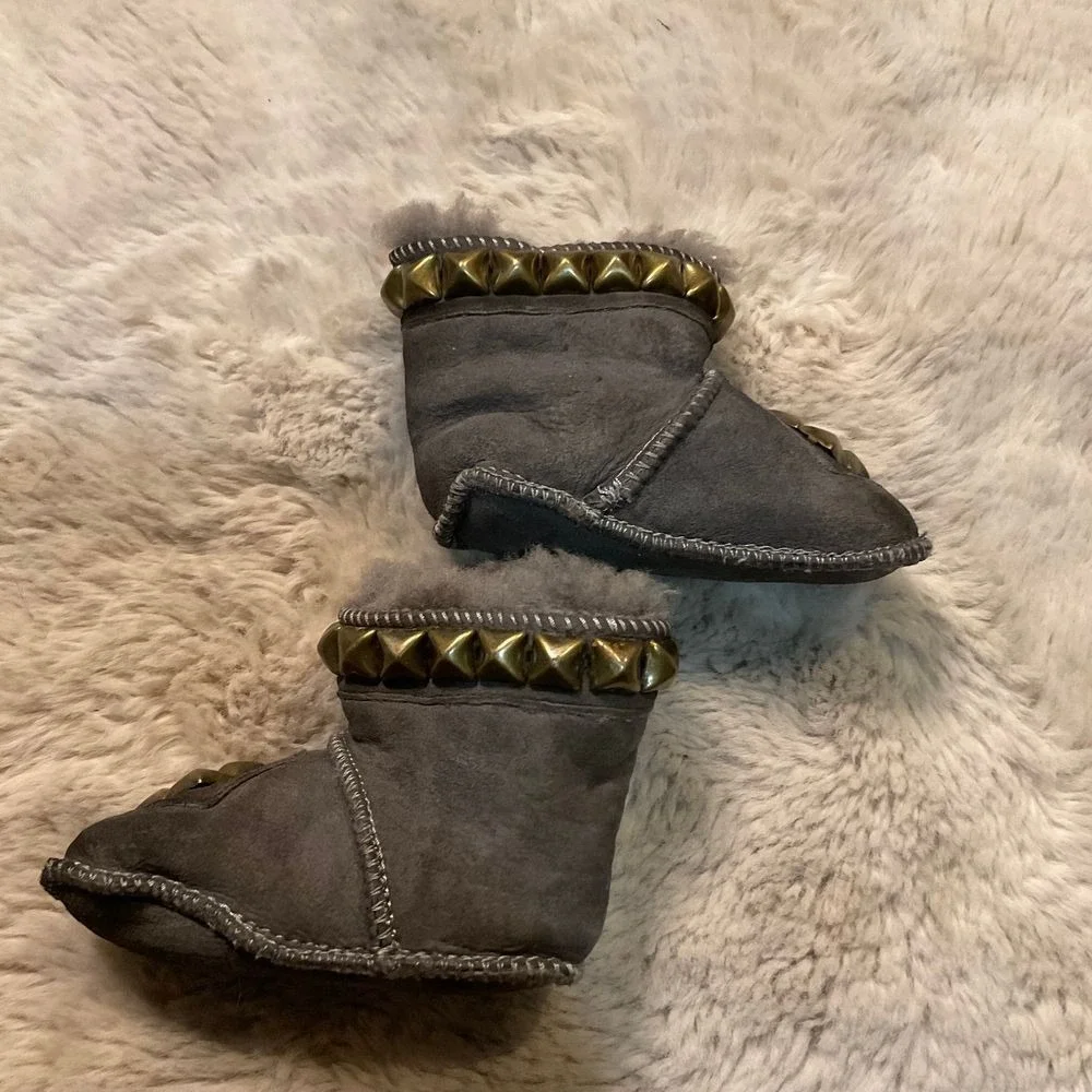 Tylie Malibu Baby Pyramid Stud Booties Gray Hook Loop Closure‎
